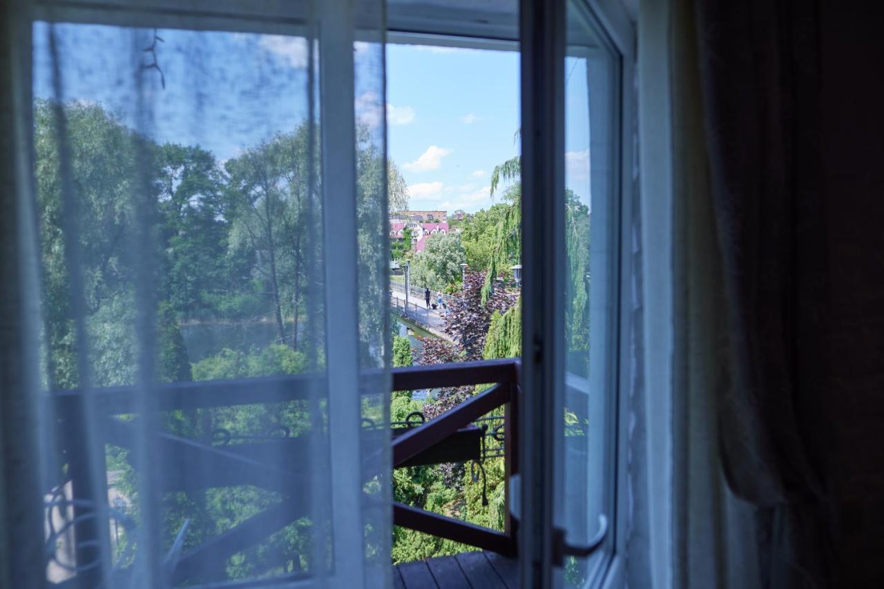 Zdybanka Hotel ซูมี ภายนอก รูปภาพ